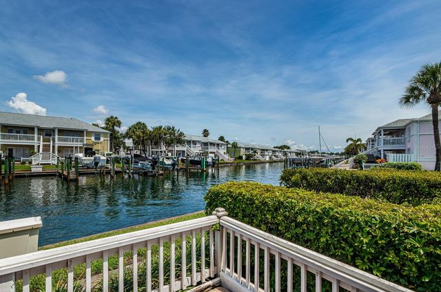 5215 COQUINA KEY DRIVE SE B, St Petersburg, FL 33705