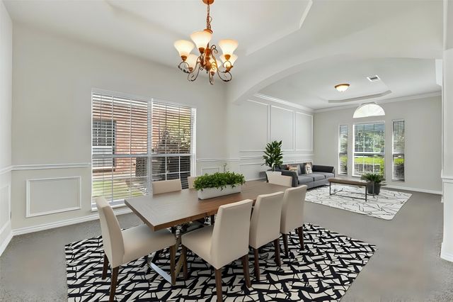 204 Autumnwood Drive, Mansfield, TX 76063