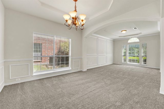 204 Autumnwood Drive, Mansfield, TX 76063