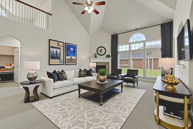 204 Autumnwood Drive, Mansfield, TX 76063