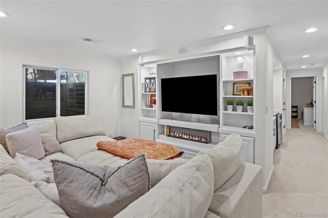 983 Logan Court, Loveland, CO 80538