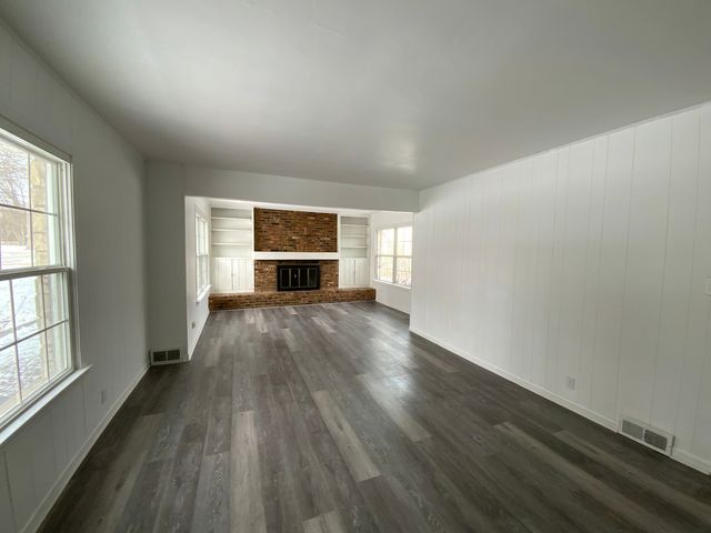 160 Ingleside Avenue, Aurora, IL 60506