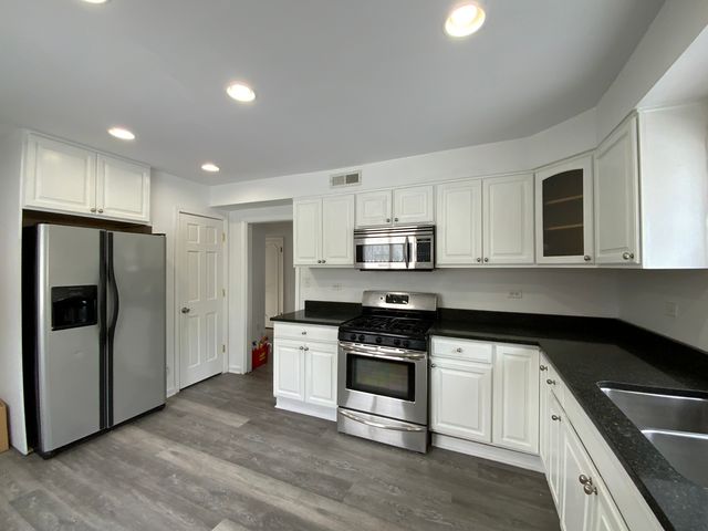 160 Ingleside Avenue, Aurora, IL 60506