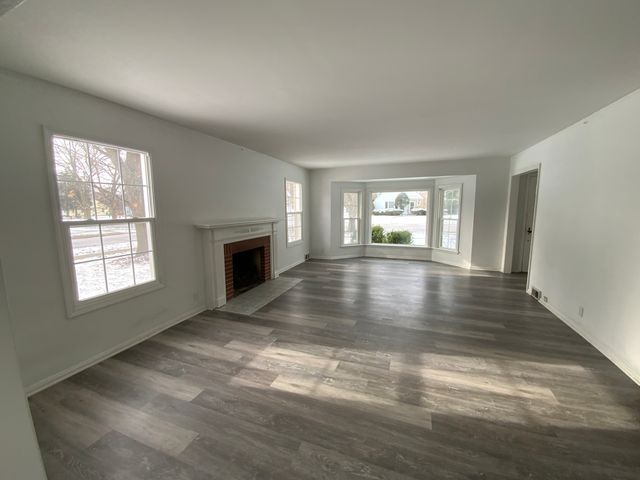 160 Ingleside Avenue, Aurora, IL 60506