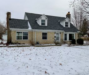 160 Ingleside Avenue, Aurora, IL 60506