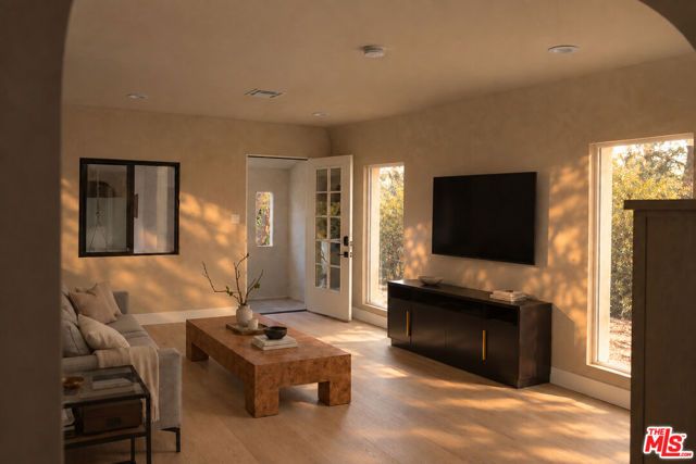 645 N Vista Street, Los Angeles, CA 90036