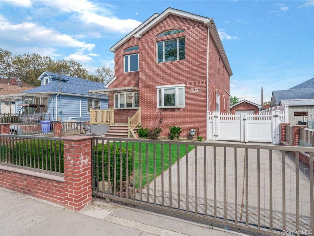 252-15 82nd Avenue, Bellerose, NY 11426 — exterior