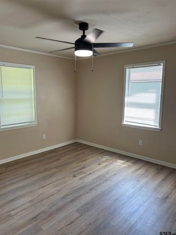 209 W SOUTH ST, Lindale, TX 75771