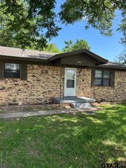 209 W SOUTH ST, Lindale, TX 75771
