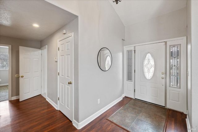 342 Woodcrest Dr, Vacaville, CA 95688