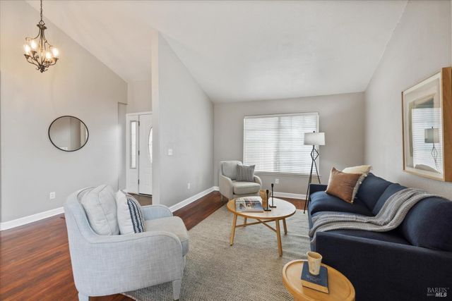 342 Woodcrest Dr, Vacaville, CA 95688