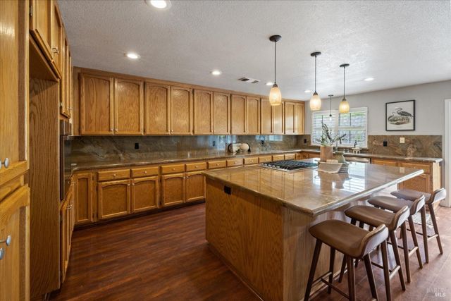342 Woodcrest Dr, Vacaville, CA 95688