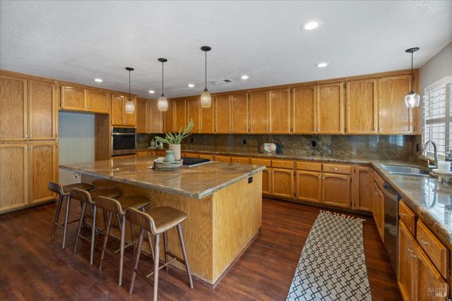 342 Woodcrest Dr, Vacaville, CA 95688