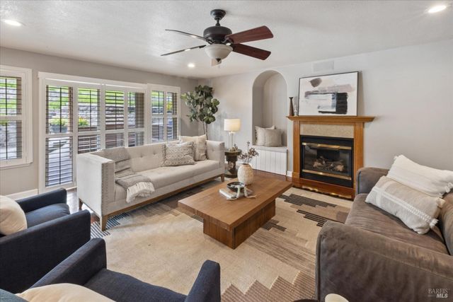 342 Woodcrest Dr, Vacaville, CA 95688