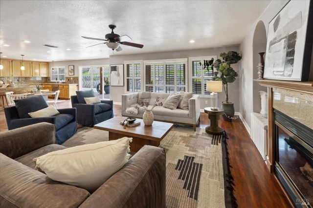 342 Woodcrest Dr, Vacaville, CA 95688