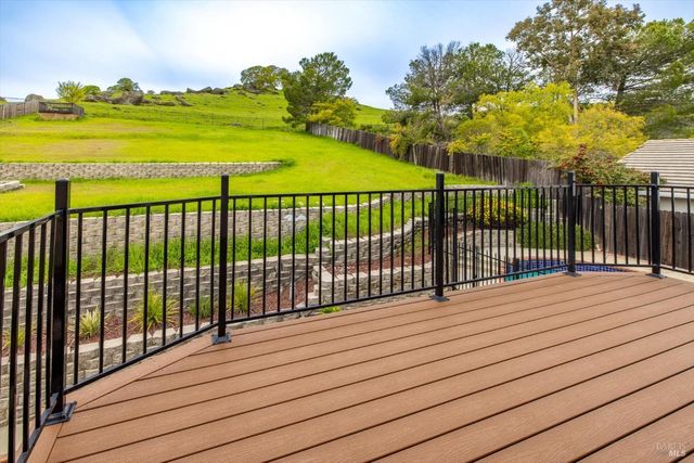 342 Woodcrest Dr, Vacaville, CA 95688
