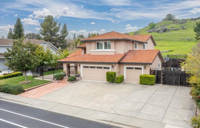342 Woodcrest Dr, Vacaville, CA 95688
