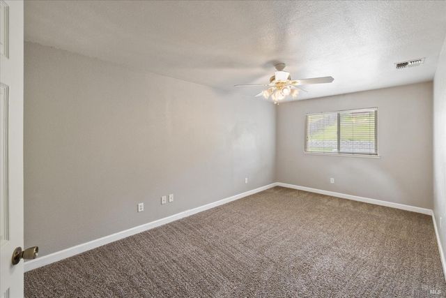 342 Woodcrest Dr, Vacaville, CA 95688