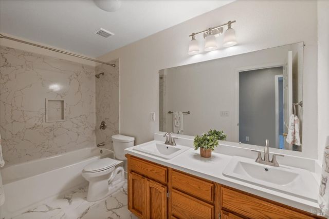 342 Woodcrest Dr, Vacaville, CA 95688
