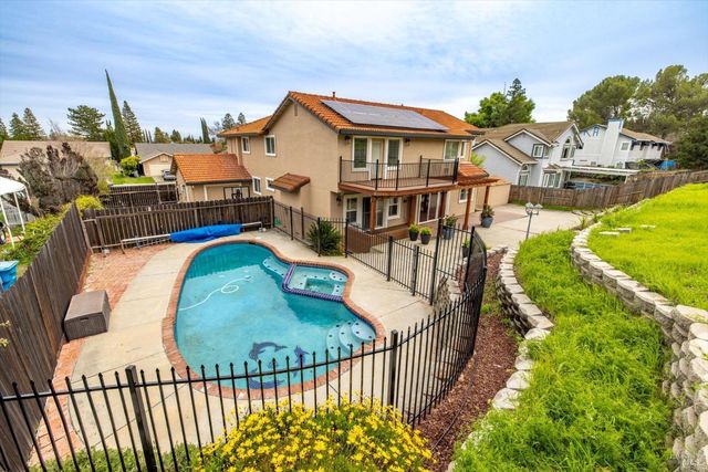 342 Woodcrest Dr, Vacaville, CA 95688