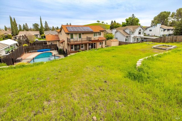 342 Woodcrest Dr, Vacaville, CA 95688