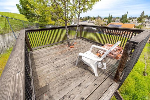 342 Woodcrest Dr, Vacaville, CA 95688