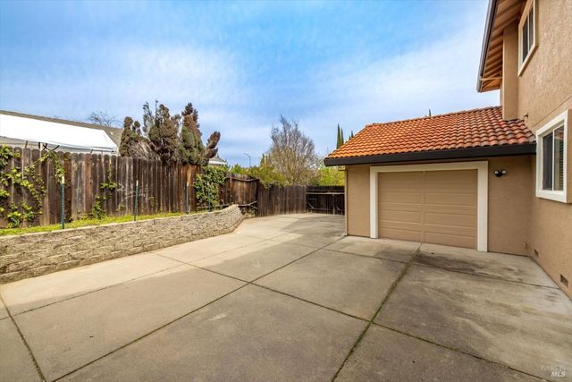 342 Woodcrest Dr, Vacaville, CA 95688