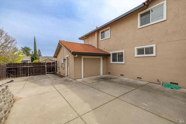 342 Woodcrest Dr, Vacaville, CA 95688