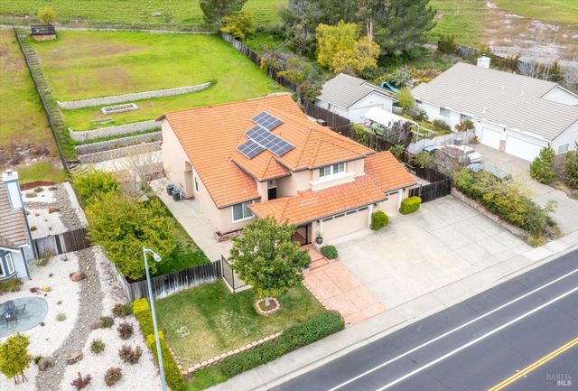 342 Woodcrest Dr, Vacaville, CA 95688