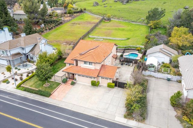342 Woodcrest Dr, Vacaville, CA 95688