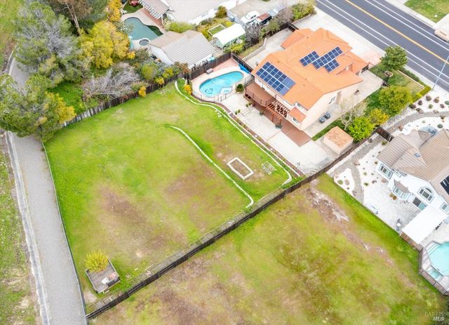 342 Woodcrest Dr, Vacaville, CA 95688