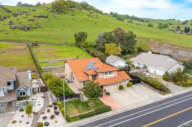 342 Woodcrest Dr, Vacaville, CA 95688