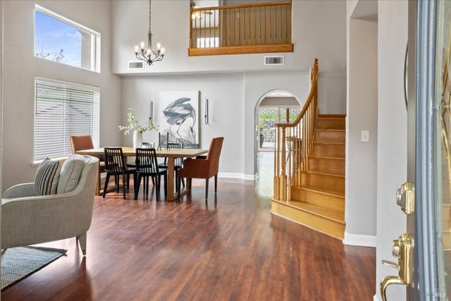 342 Woodcrest Dr, Vacaville, CA 95688