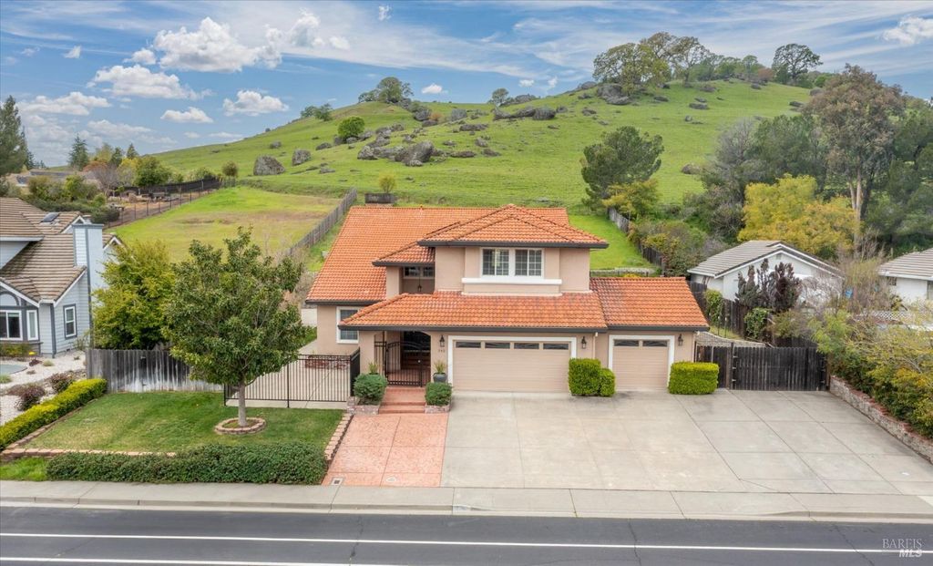 342 Woodcrest Dr, Vacaville, CA 95688