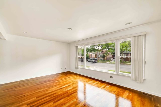 2725 N Oak Park Avenue, Chicago, IL 60707