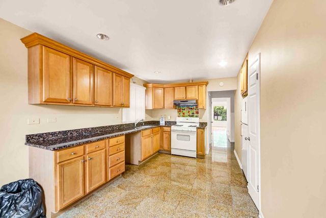 2725 N Oak Park Avenue, Chicago, IL 60707