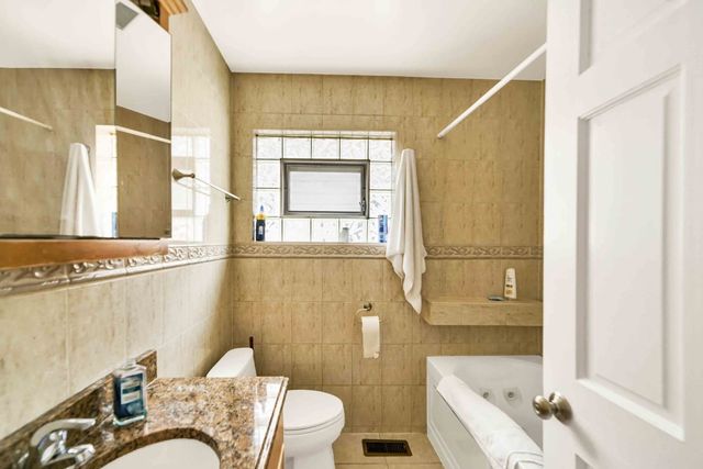 2725 N Oak Park Avenue, Chicago, IL 60707