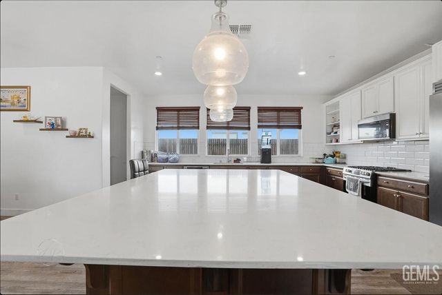 6510 Thunder Trail Drive, Bakersfield, CA 93313