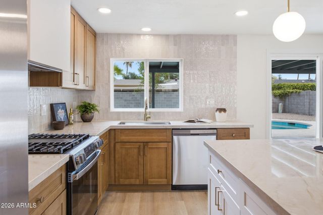 14407 N 37TH Court, Phoenix, AZ 85032