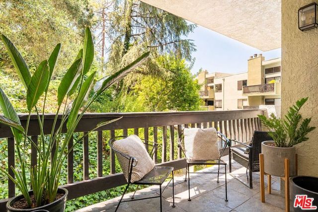 2018 Griffith Park Boulevard 121, Los Angeles, CA 90039
