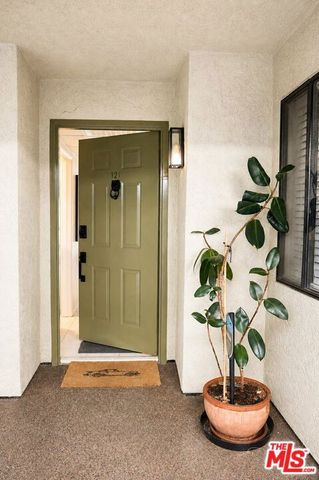 2018 Griffith Park Boulevard 121, Los Angeles, CA 90039