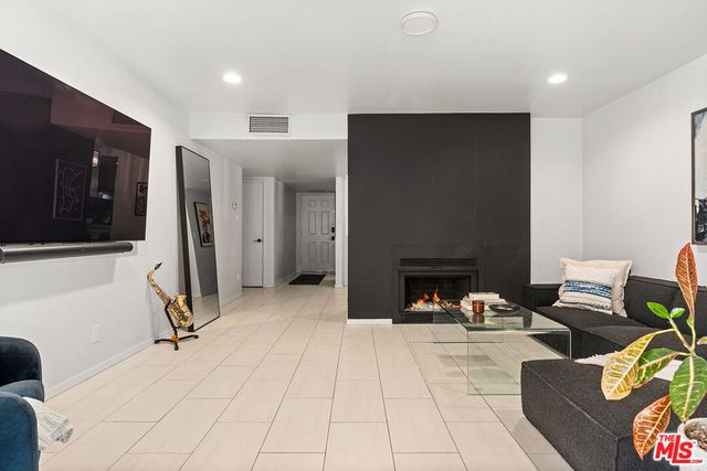 2018 Griffith Park Boulevard 121, Los Angeles, CA 90039