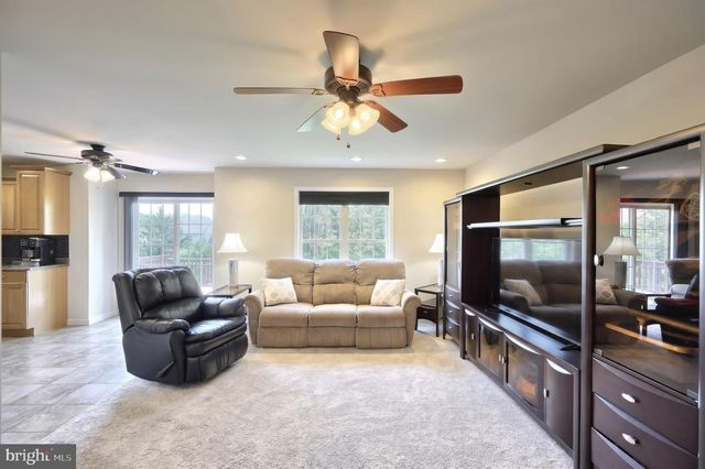 1407 WHEATFIELD DR, York, PA 17408