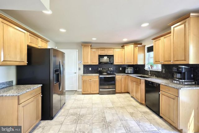 1407 WHEATFIELD DR, York, PA 17408