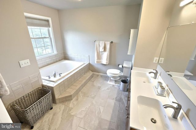 1407 WHEATFIELD DR, York, PA 17408