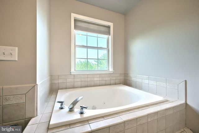 1407 WHEATFIELD DR, York, PA 17408
