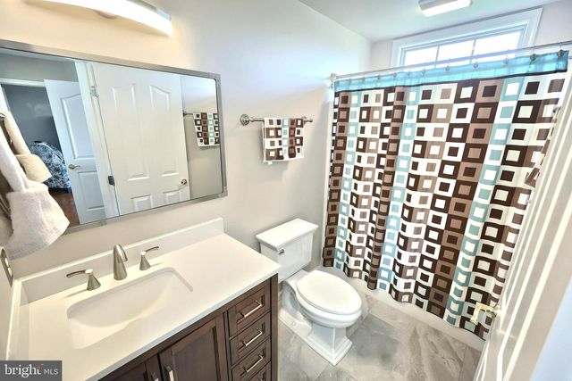 1407 WHEATFIELD DR, York, PA 17408