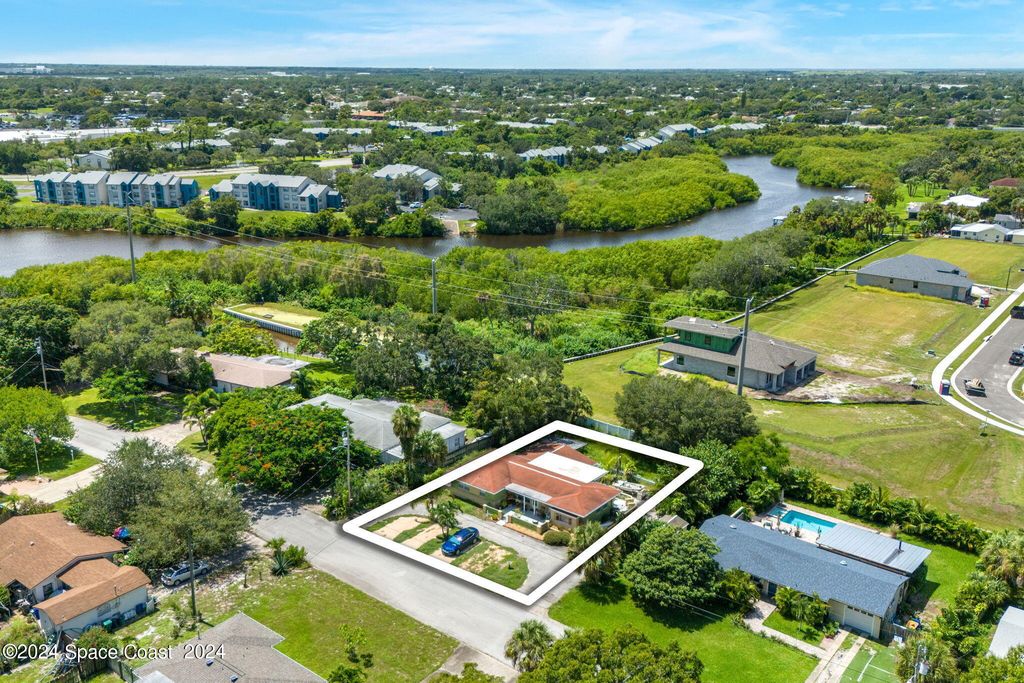 1256 Sun Circle W, Melbourne, FL 32935