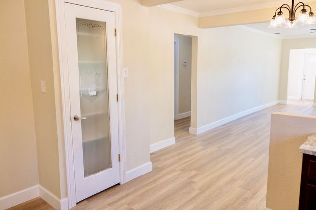 1410 W 8th Street, Plainview, TX 79072