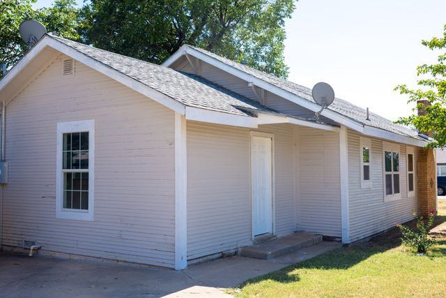 1410 W 8th Street, Plainview, TX 79072